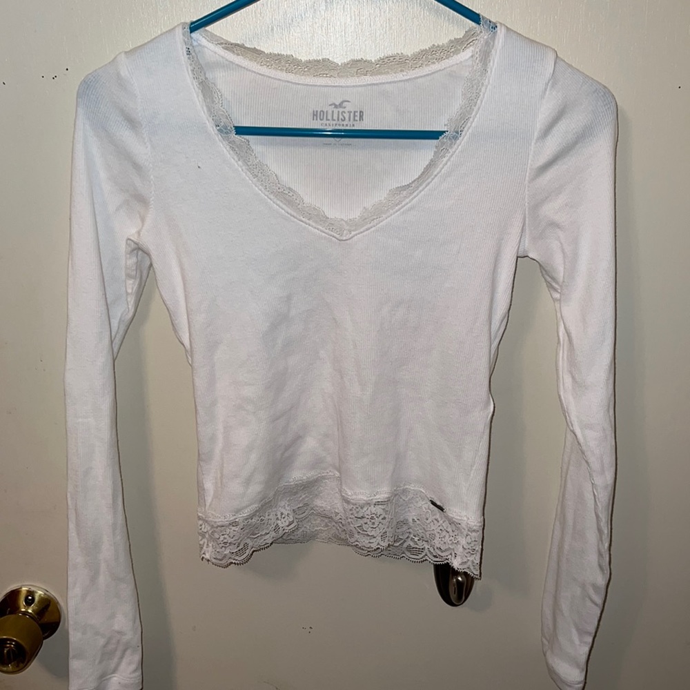 White long sleeved cropped top